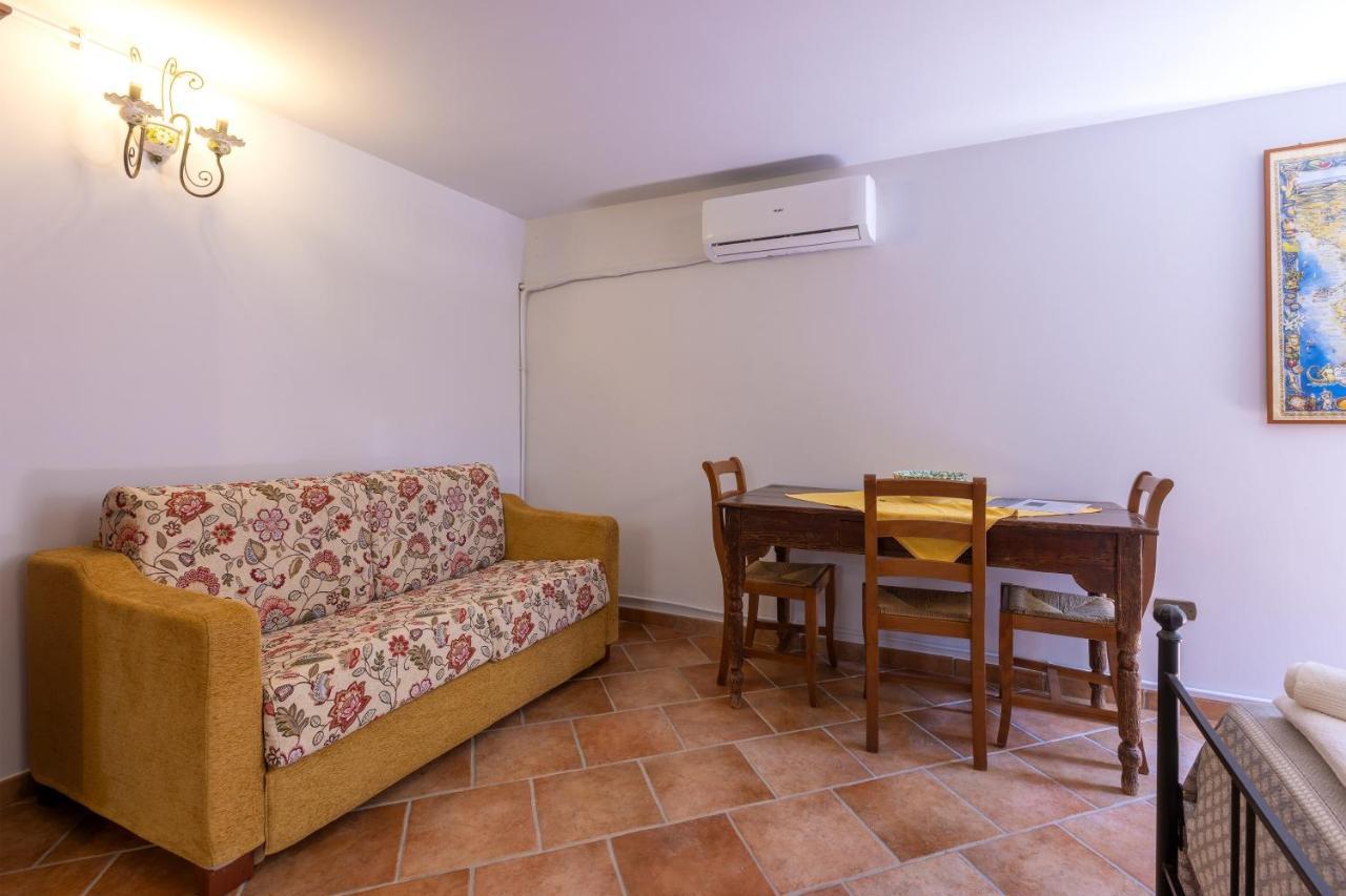Casa Ulmi Con Piscina Acomodação com café da manhã Uggiano La Chiesa Exterior foto