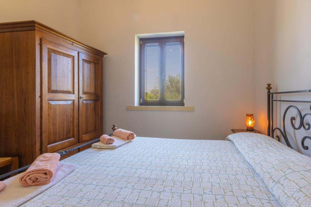 Casa Ulmi Con Piscina Acomodação com café da manhã Uggiano La Chiesa Exterior foto