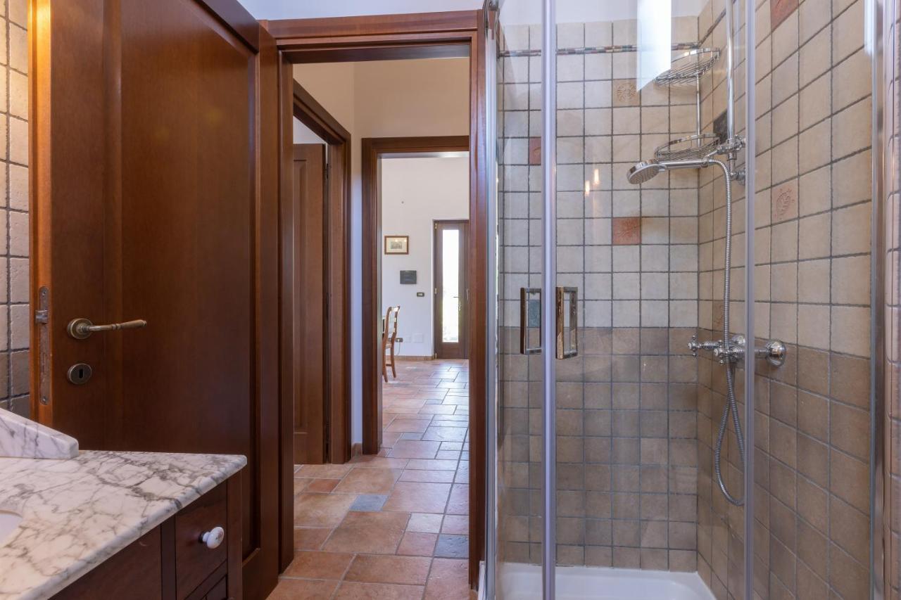 Casa Ulmi Con Piscina Acomodação com café da manhã Uggiano La Chiesa Exterior foto