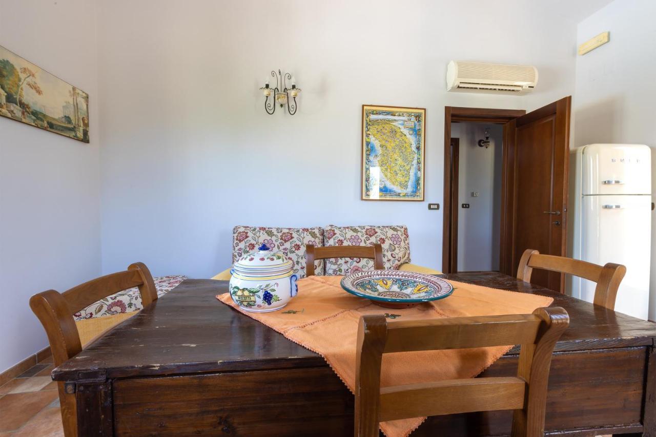 Casa Ulmi Con Piscina Acomodação com café da manhã Uggiano La Chiesa Exterior foto