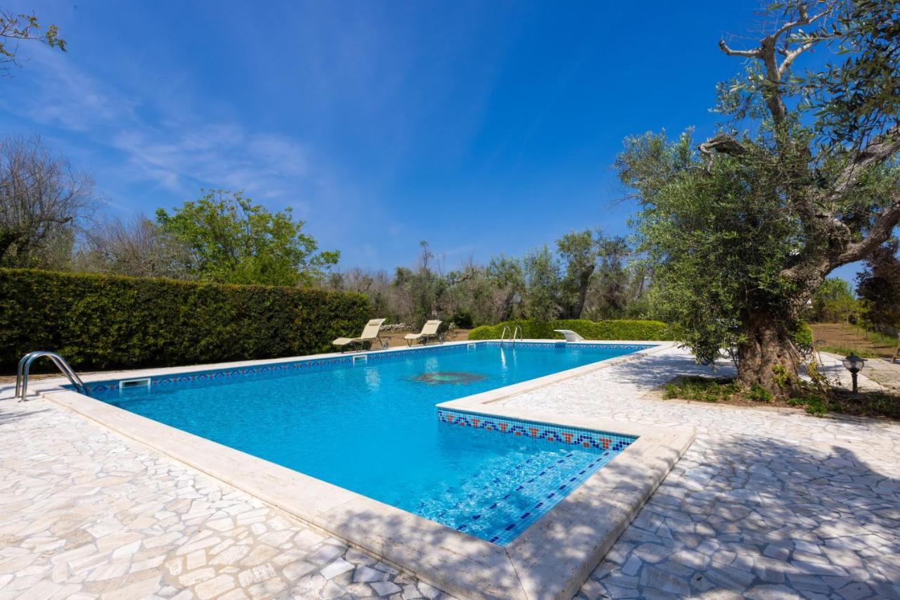 Casa Ulmi Con Piscina Acomodação com café da manhã Uggiano La Chiesa Exterior foto