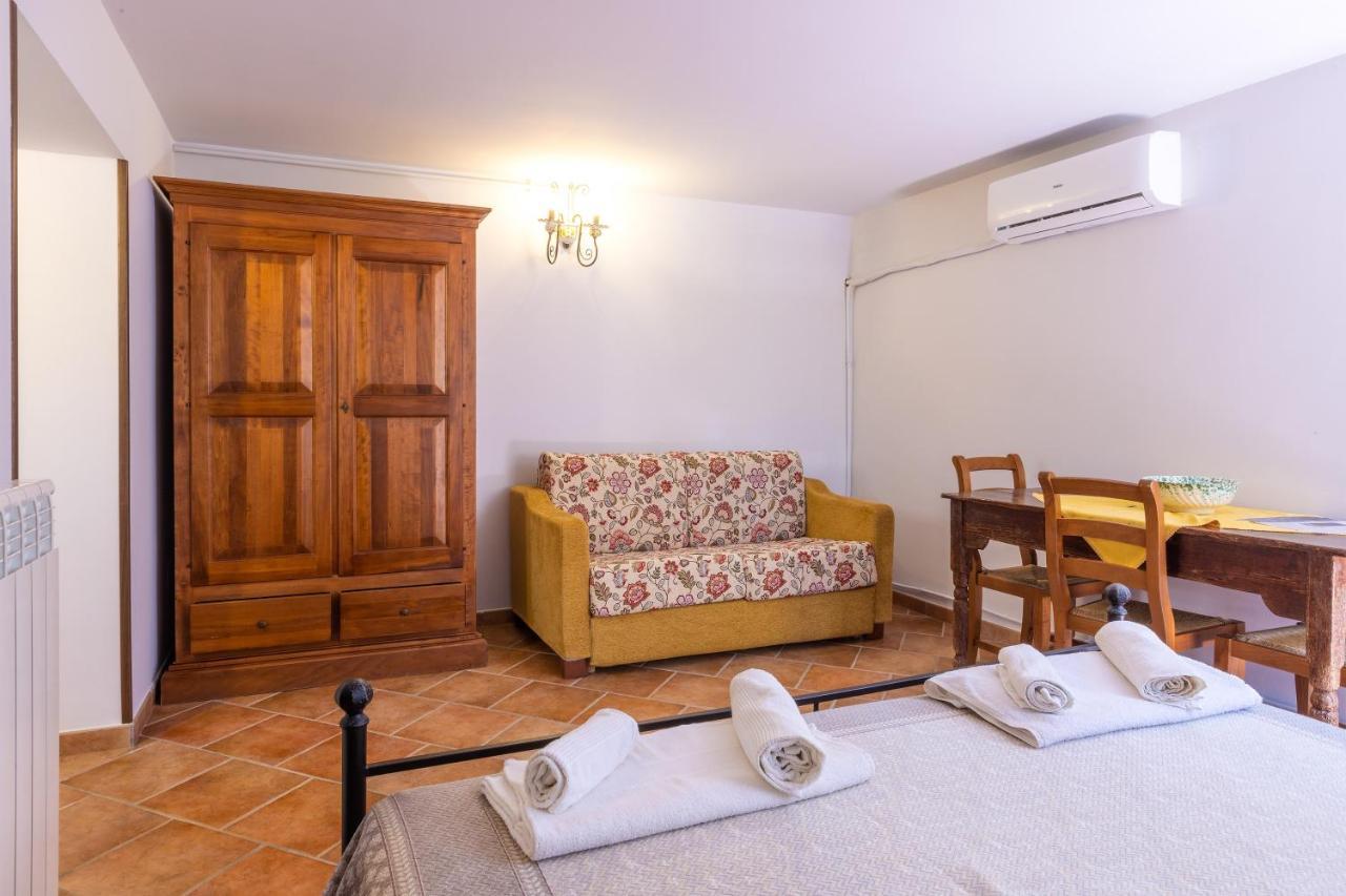 Casa Ulmi Con Piscina Acomodação com café da manhã Uggiano La Chiesa Exterior foto
