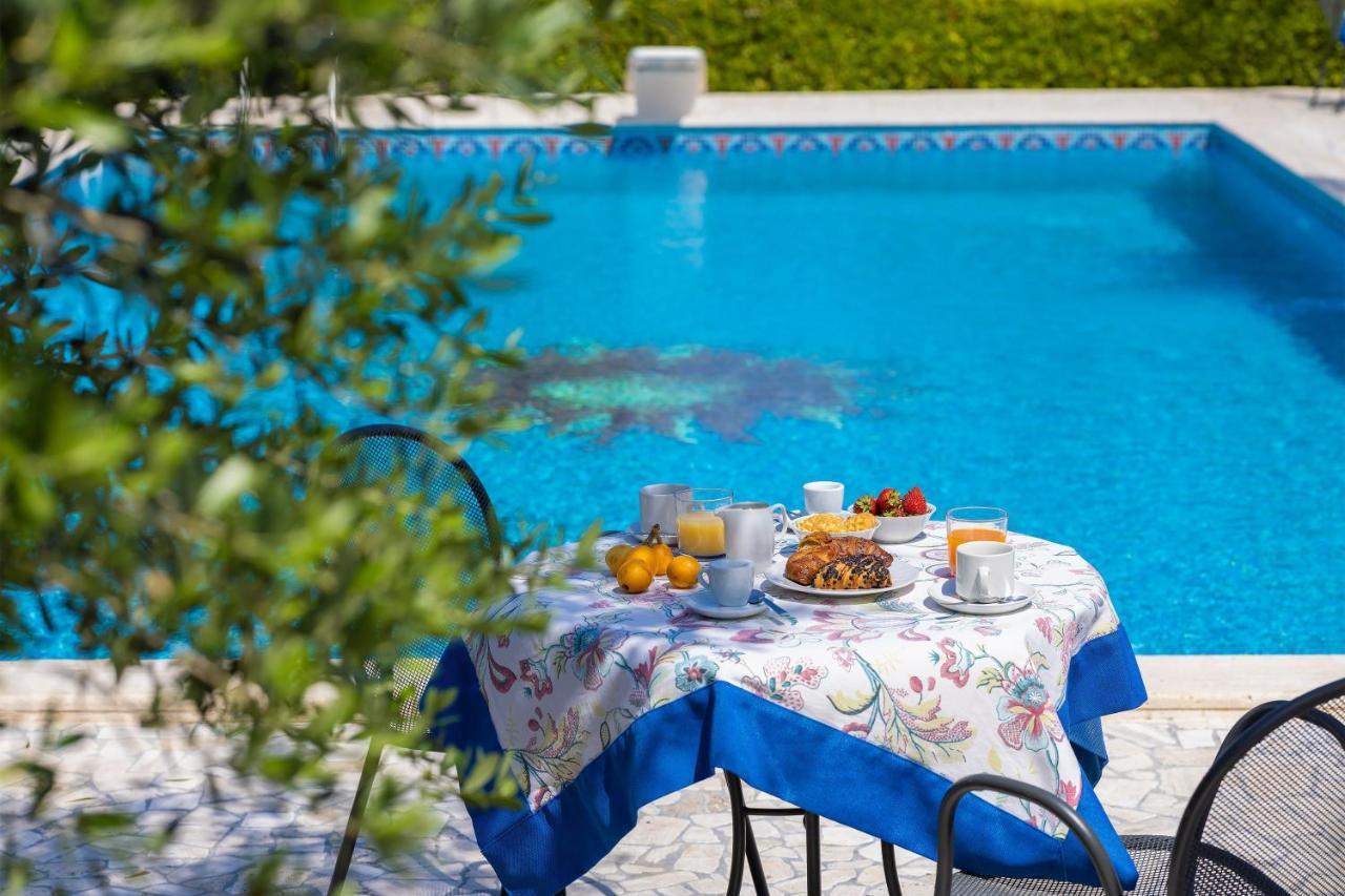 Casa Ulmi Con Piscina Acomodação com café da manhã Uggiano La Chiesa Exterior foto