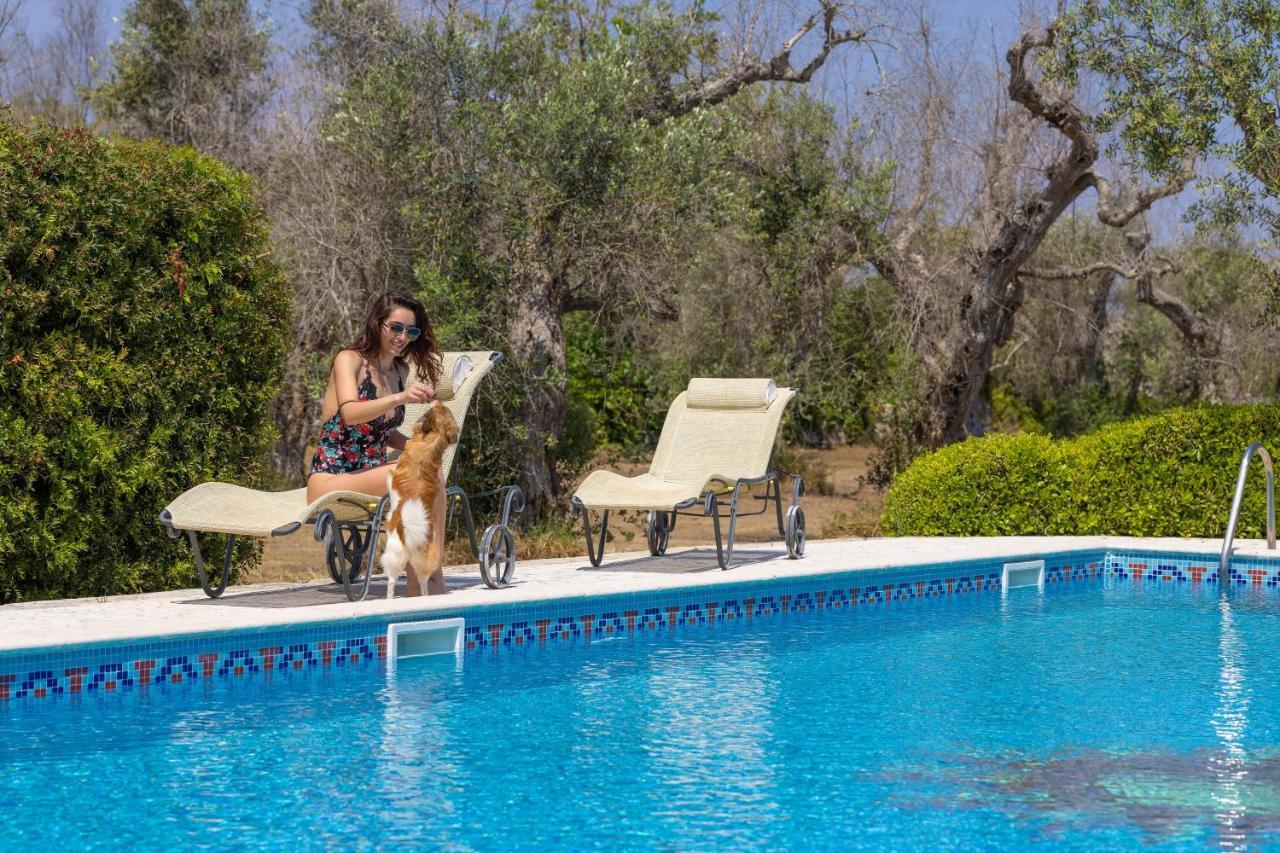 Casa Ulmi Con Piscina Acomodação com café da manhã Uggiano La Chiesa Exterior foto