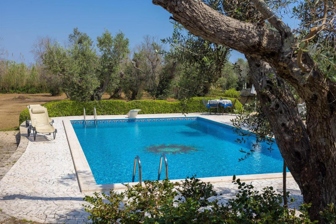 Casa Ulmi Con Piscina Acomodação com café da manhã Uggiano La Chiesa Exterior foto